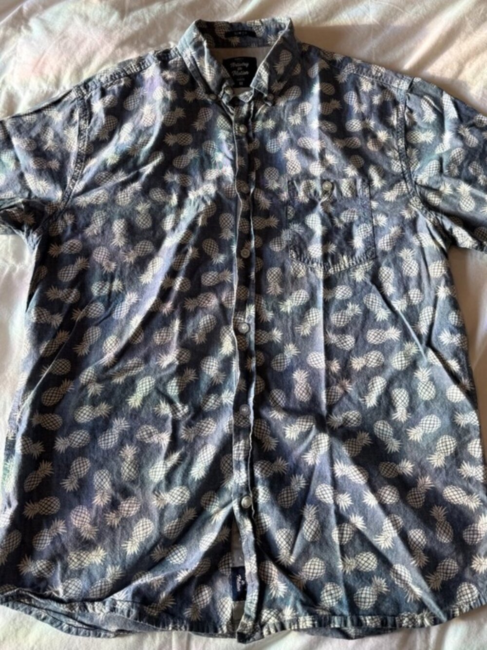 Artistry in Motion Mens Pineapple Print Short Sleeve Button Down Shirt Size M Sl